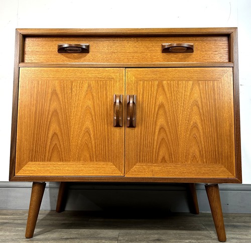 Stylish mid century - mid, mini